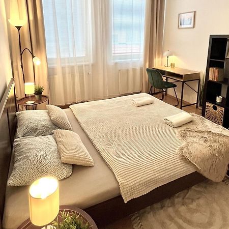 Apartment Tina - Old Town, Ac, Free Private Parking Bratislava Eksteriør bilde