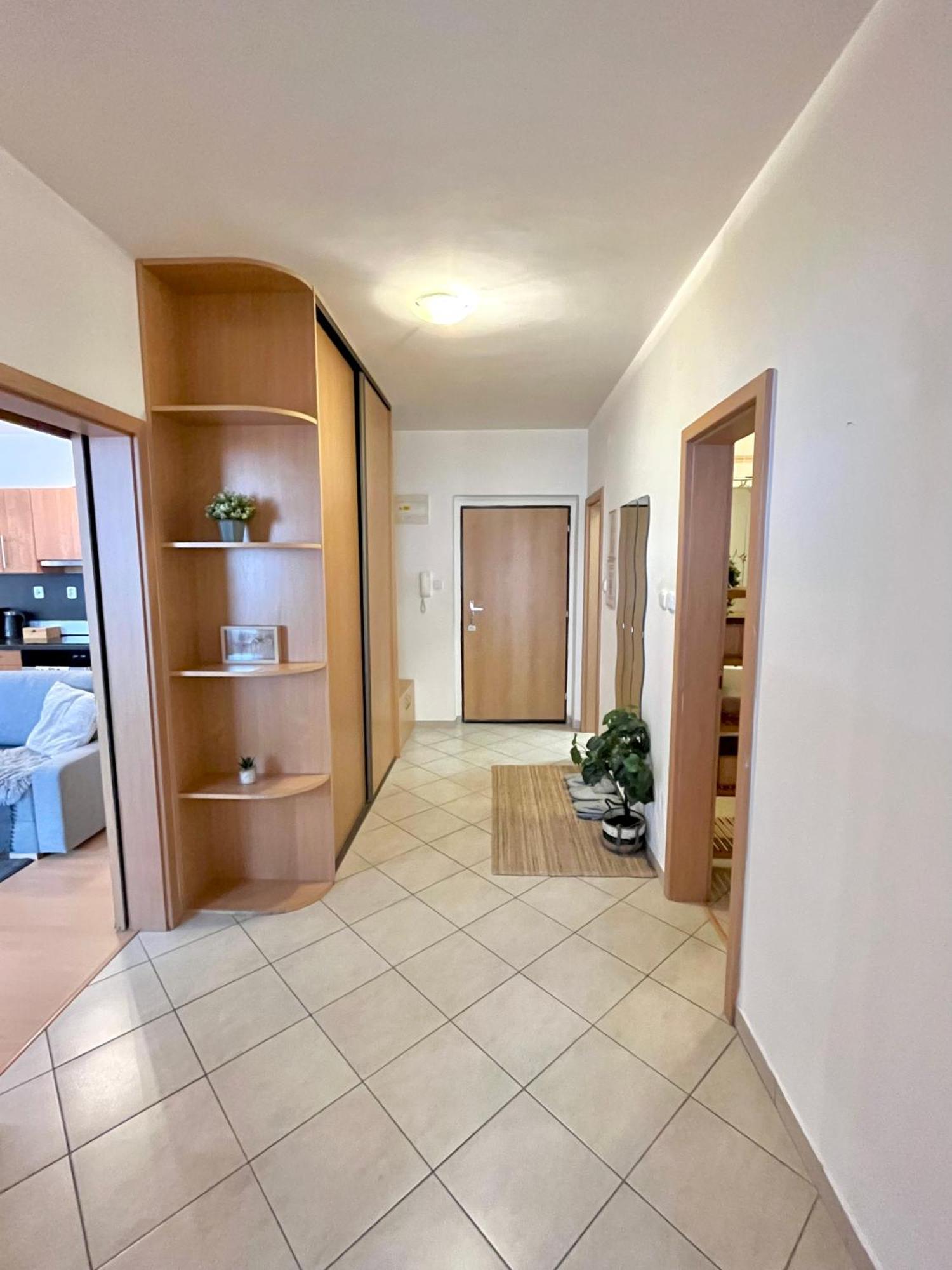 Apartment Tina - Old Town, Ac, Free Private Parking Bratislava Eksteriør bilde