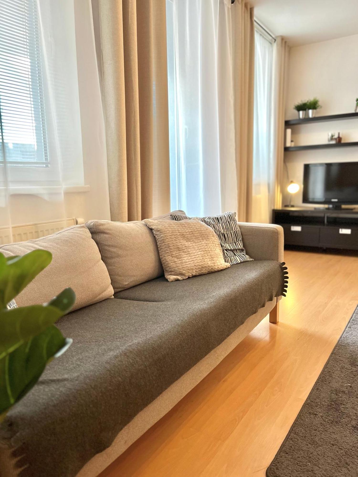 Apartment Tina - Old Town, Ac, Free Private Parking Bratislava Eksteriør bilde