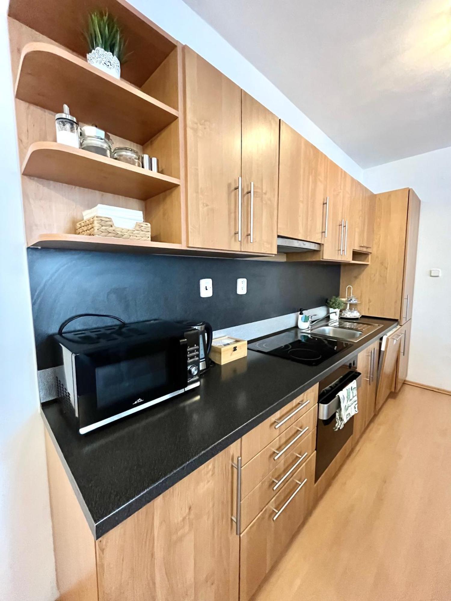 Apartment Tina - Old Town, Ac, Free Private Parking Bratislava Eksteriør bilde