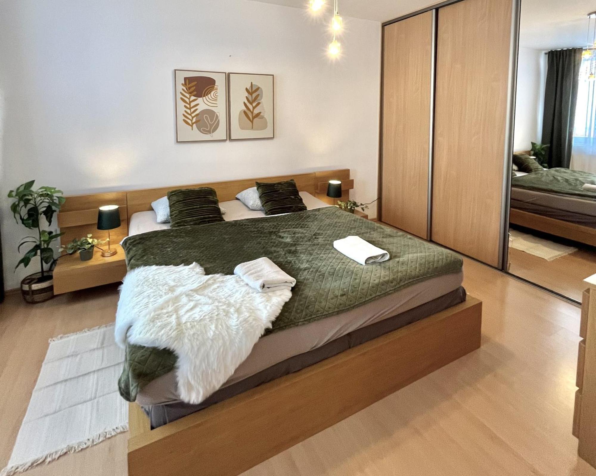 Apartment Tina - Old Town, Ac, Free Private Parking Bratislava Eksteriør bilde